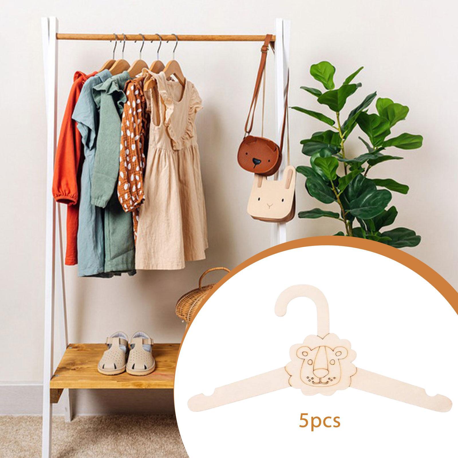 Baby Nursery Closet Organization - Petits cintres en bois antidérapants pour